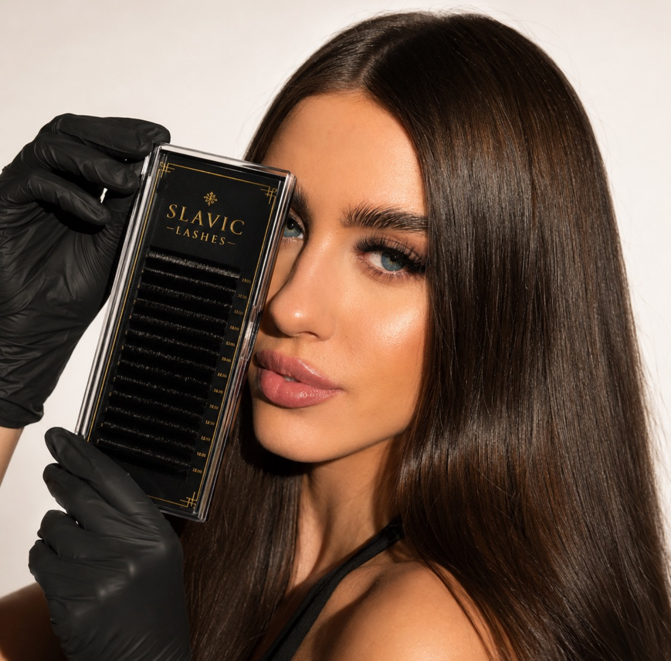 Julia, lash artist